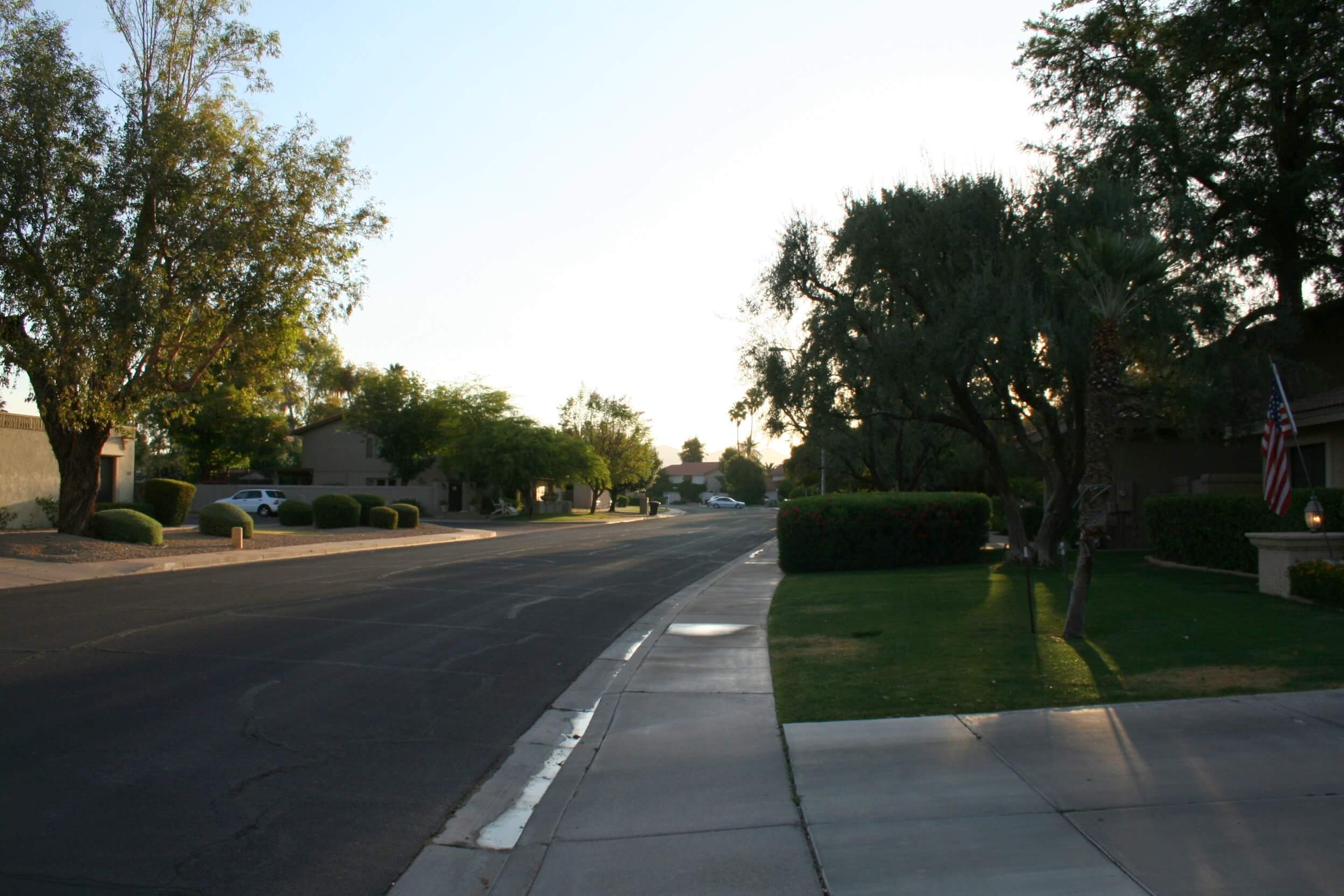 Community sidewalks & mature landscaping